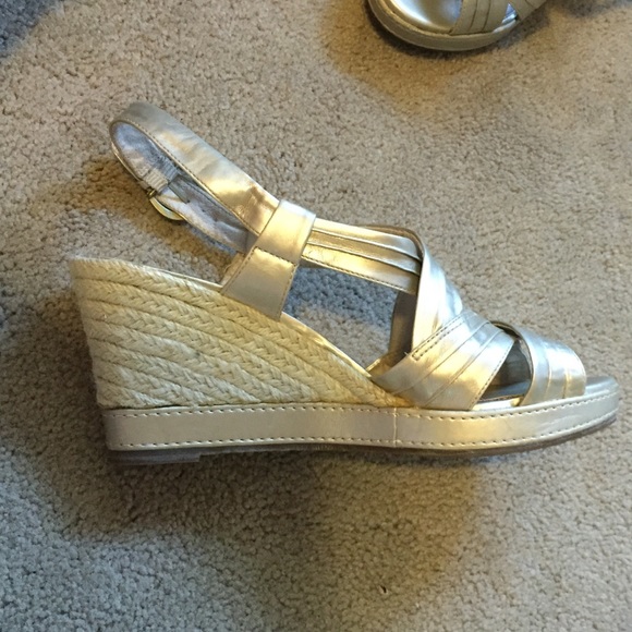Metallic wedges - Picture 3 of 4